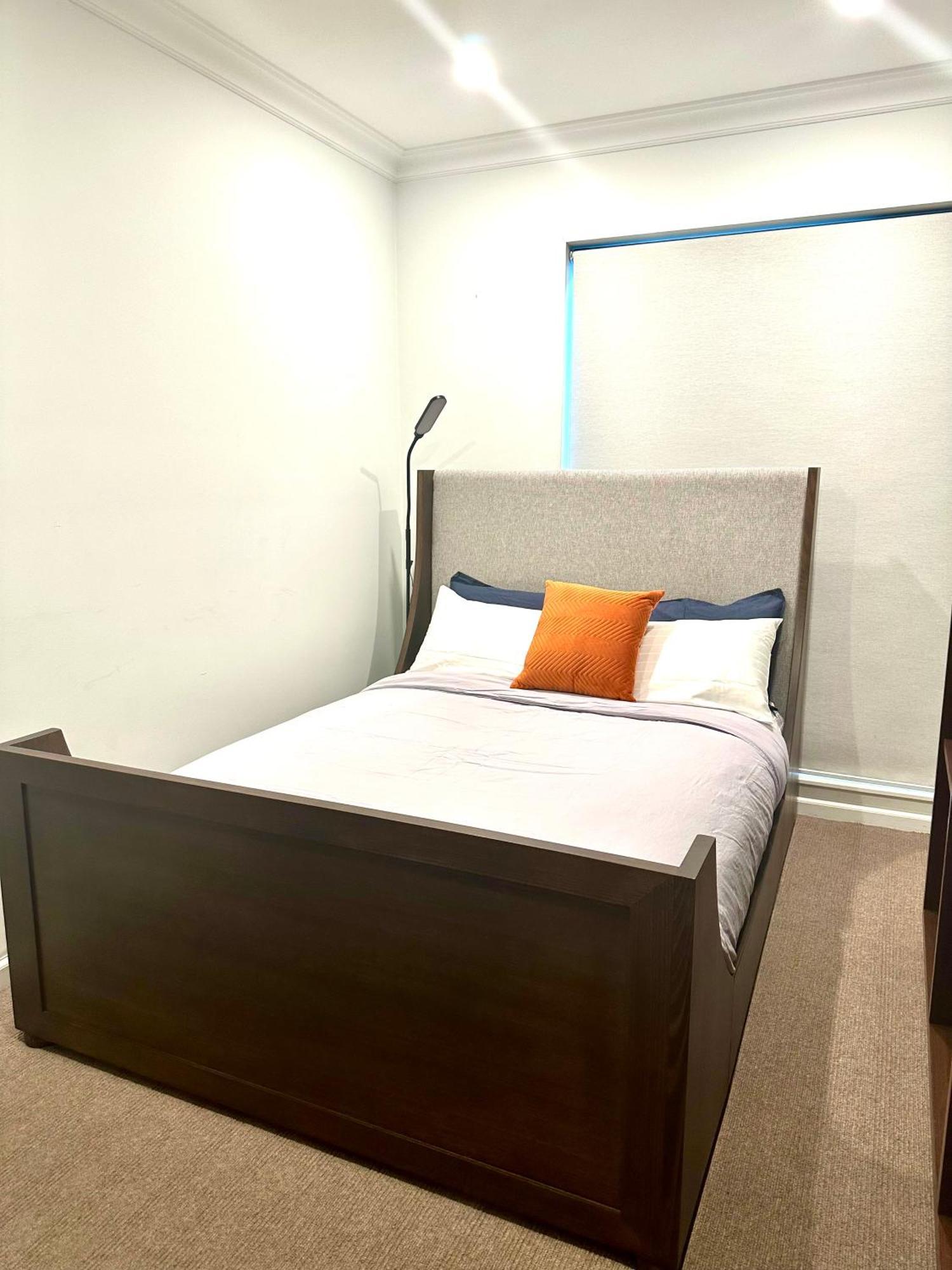 Private 1 Bed Accom With Bathroom In A 3 Bed Apartment - Melb Cbd, Regency Towers - Free Parking, Wifi And Pool Melbourne Exterior foto